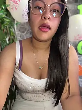 Liulee2 online show from 10-24-25, 02:57