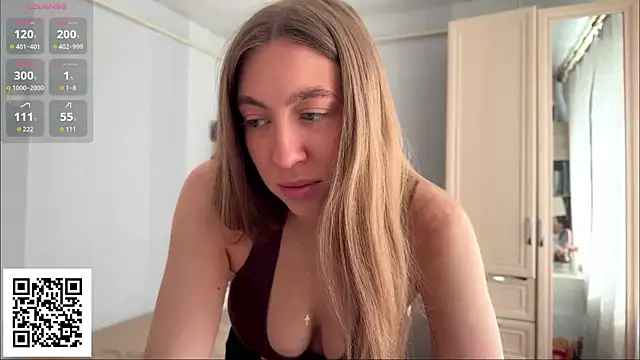 Snapshot of AnnieBellie chatting on 05-18-26, 01:35 AnnieBellie online show from 05-18-26, 01:35