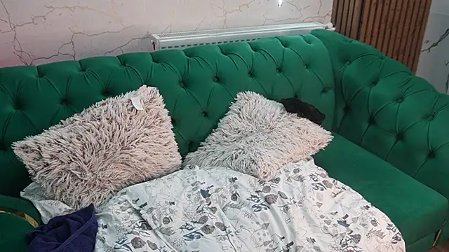 Snapshot of angel_wow_ chatting on 11-13-25, 05:17 angel wow online show from 11-13-25, 05:17