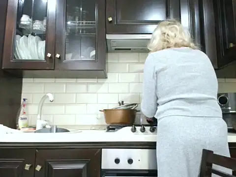 Snapshot of ButterflyBlondie chatting on 11-17-25, 03:01 ButterflyBlondie online show from 11-17-25, 03:01