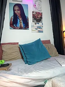 Snapshot of skarlleth_11 chatting on 10-24-25, 01:35 skarlleth 11 online show from 10-24-25, 01:35