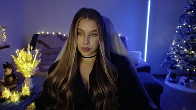 Snapshot of Emma_candyyy chatting on 11-30-25, 02:43 Emma candyyy online show from 11-30-25, 02:43