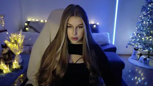 Snapshot of Emma_candyyy chatting on 12-16-25, 09:36 Emma candyyy online show from 12-16-25, 09:36