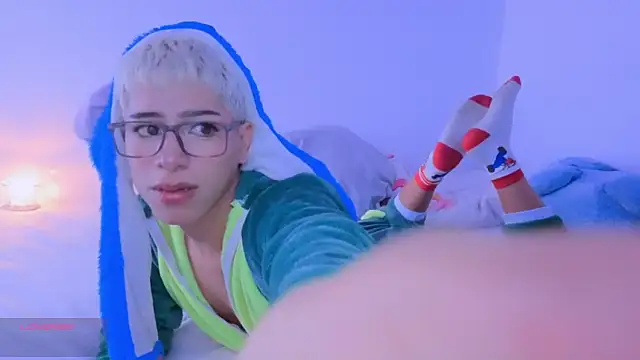 Snapshot of taichi_bluy chatting on 09-21-25, 05:36 taichi bluy online show from 09-21-25, 05:36