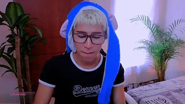 Snapshot of taichi_bluy chatting on 09-26-25, 07:07 taichi bluy online show from 09-26-25, 07:07