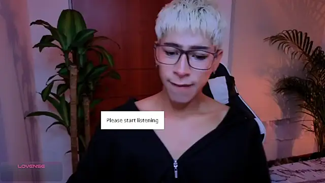 Snapshot of taichi_bluy chatting on 09-28-25, 06:30 taichi bluy online show from 09-28-25, 06:30