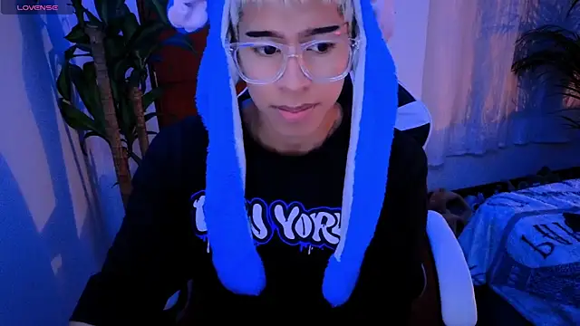 Snapshot of taichi_bluy chatting on 10-02-25, 04:19 taichi bluy online show from 10-02-25, 04:19