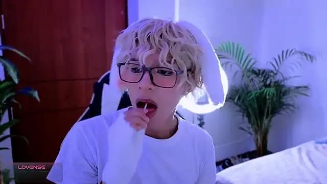 Snapshot of taichi_bluy chatting on 10-09-25, 07:56 taichi bluy online show from 10-09-25, 07:56