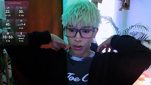 Snapshot of taichi_bluy chatting on 10-20-25, 11:21 taichi bluy online show from 10-20-25, 11:21