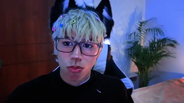 Snapshot of taichi_bluy chatting on 10-25-25, 06:54 taichi bluy online show from 10-25-25, 06:54