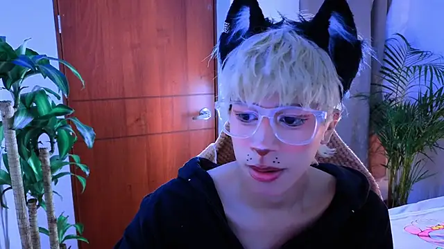 Snapshot of taichi_bluy chatting on 10-29-25, 10:50 taichi bluy online show from 10-29-25, 10:50