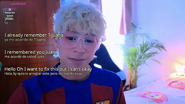 Snapshot of taichi_bluy chatting on 10-30-25, 05:35 taichi bluy online show from 10-30-25, 05:35