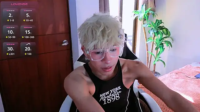 Snapshot of taichi_bluy chatting on 11-03-25, 07:26 taichi bluy online show from 11-03-25, 07:26