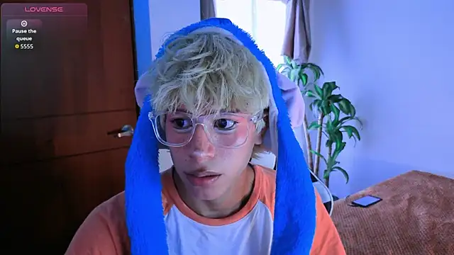 Snapshot of taichi_bluy chatting on 11-07-25, 07:47 taichi bluy online show from 11-07-25, 07:47