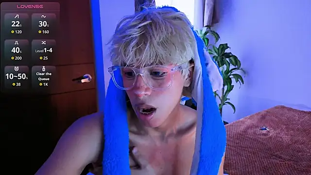 Snapshot of taichi_bluy chatting on 11-08-25, 07:34 taichi bluy online show from 11-08-25, 07:34