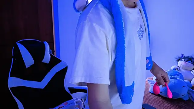 Snapshot of taichi_bluy chatting on 11-11-25, 07:47 taichi bluy online show from 11-11-25, 07:47