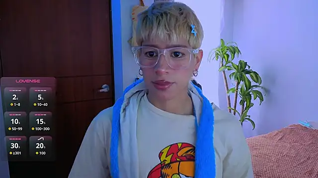 Snapshot of taichi_bluy chatting on 12-15-25, 03:49 taichi bluy online show from 12-15-25, 03:49