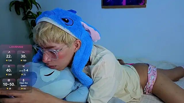 Snapshot of taichi_bluy chatting on 12-16-25, 03:55 taichi bluy online show from 12-16-25, 03:55