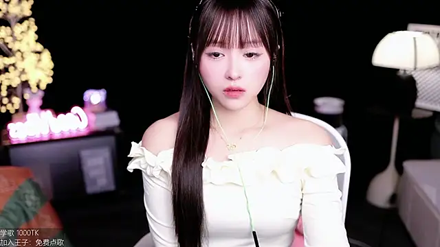 Snapshot of coward_by chatting on 10-25-25, 05:59 coward by online show from 10-25-25, 05:59