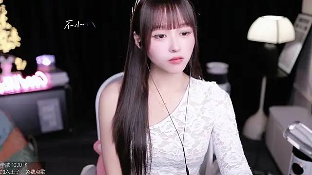 Snapshot of coward_by chatting on 11-17-25, 08:53 coward by online show from 11-17-25, 08:53