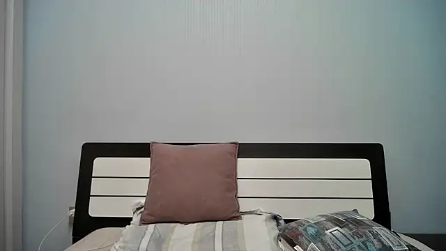 Snapshot of peijiangzhao chatting on 10-04-25, 02:15 peijiangzhao online show from 10-04-25, 02:15