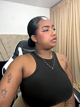 Snapshot of Naomisweett1 chatting on 09-19-25, 03:45 Naomisweett1 online show from 09-19-25, 03:45