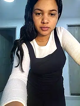 Snapshot of Eimy-04 chatting on 10-25-25, 12:51 Eimy-04 online show from 10-25-25, 12:51