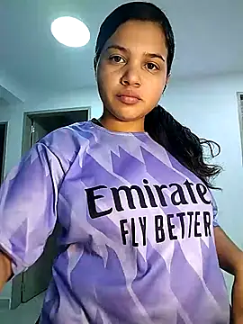 Snapshot of Eimy-04 chatting on 11-15-25, 05:27 Eimy-04 online show from 11-15-25, 05:27