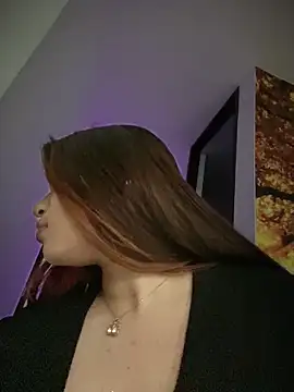 Yaqui elle online show from 12-23-25, 03:26