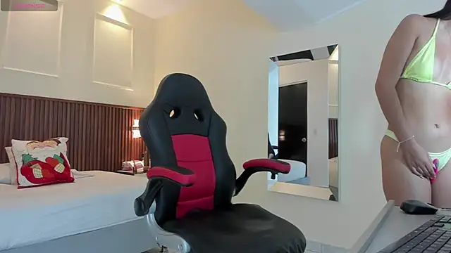 AURORAMARTIN2 online show from 12-03-25, 12:47