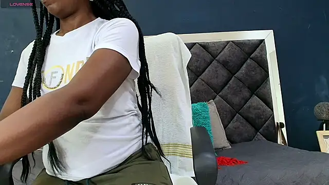 Snapshot of ebony__jheim chatting on 09-26-25, 02:32 ebony jheim online show from 09-26-25, 02:32