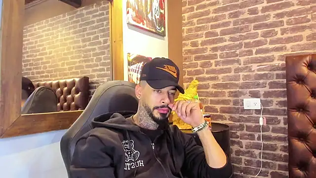 VinzenzRizzo online show from 11-05-25, 04:34