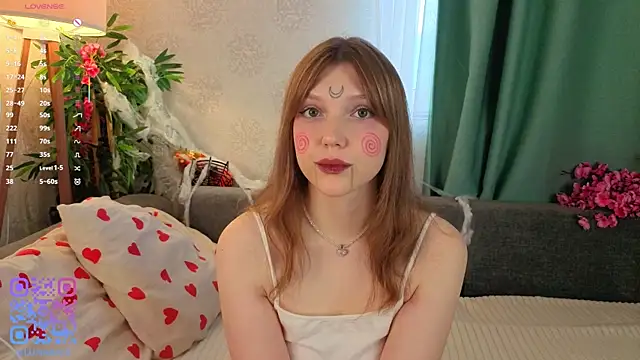 Snapshot of Lunabate chatting on 10-31-25, 05:08 Lunabate online show from 10-31-25, 05:08