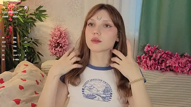 Snapshot of Lunabate chatting on 11-07-25, 05:07 Lunabate online show from 11-07-25, 05:07