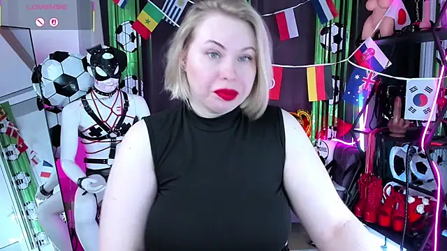 Snapshot of Anna_Maxwell chatting on 06-15-26, 02:03 Anna Maxwell online show from 06-15-26, 02:03