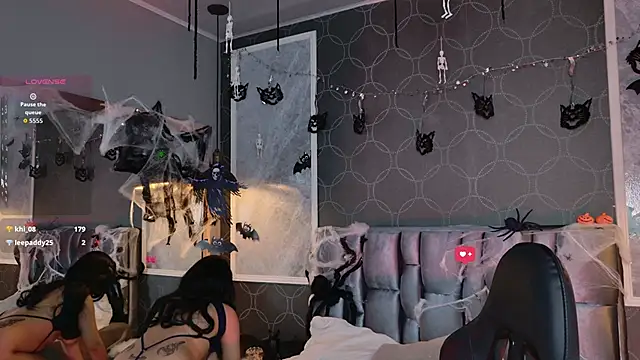 Snapshot of janetteJones_ chatting on 10-26-25, 03:23 janetteJones  online show from 10-26-25, 03:23