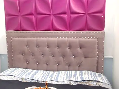 Snapshot of LyaCooper chatting on 09-11-25, 02:39 LyaCooper online show from 09-11-25, 02:39