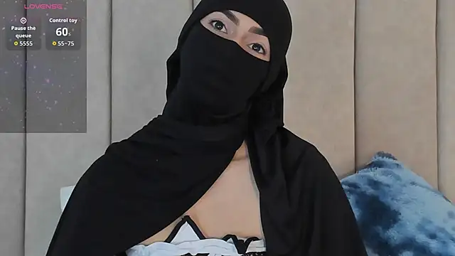  Zahiira  online show from 04-21-26, 12:44