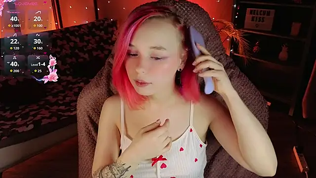 NaomiYoru online show from 03-06-26, 08:38