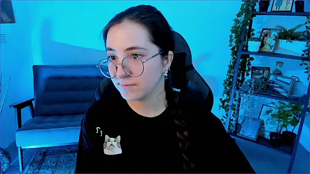 Snapshot of VirtuallVoyant chatting on 10-02-25, 07:15 VirtuallVoyant online show from 10-02-25, 07:15