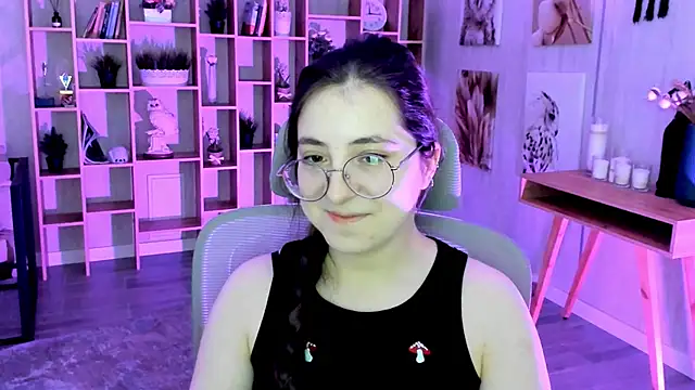 Snapshot of VirtuallVoyant chatting on 11-05-25, 04:45 VirtuallVoyant online show from 11-05-25, 04:45