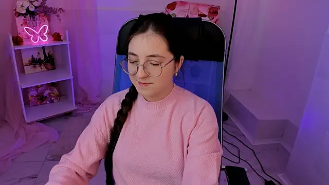 Snapshot of VirtuallVoyant chatting on 11-09-25, 03:49 VirtuallVoyant online show from 11-09-25, 03:49