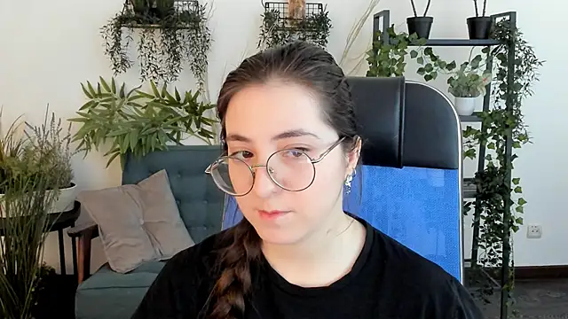 Snapshot of VirtuallVoyant chatting on 11-26-25, 06:58 VirtuallVoyant online show from 11-26-25, 06:58