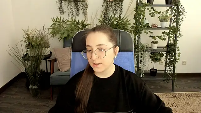 Snapshot of VirtuallVoyant chatting on 11-28-25, 05:10 VirtuallVoyant online show from 11-28-25, 05:10