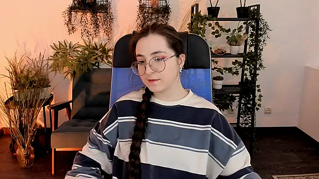 Snapshot of VirtuallVoyant chatting on 12-03-25, 08:12 VirtuallVoyant online show from 12-03-25, 08:12