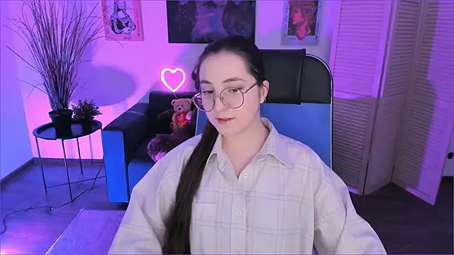 Snapshot of VirtuallVoyant chatting on 12-05-25, 12:19 VirtuallVoyant online show from 12-05-25, 12:19