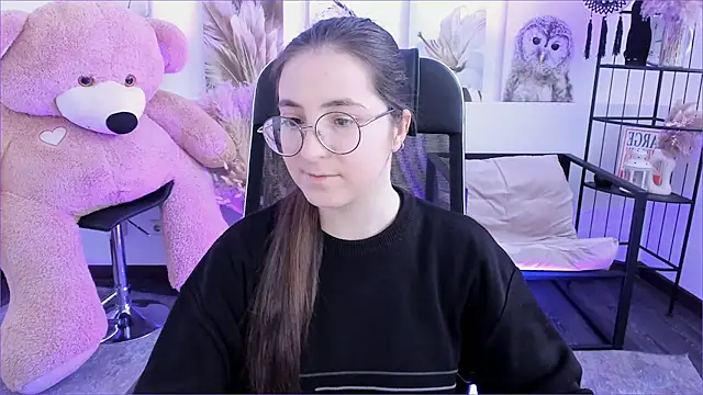 Snapshot of VirtuallVoyant chatting on 12-16-25, 07:13 VirtuallVoyant online show from 12-16-25, 07:13