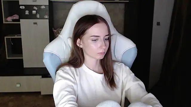 Cutti Crystal online show from 10-27-25, 06:12