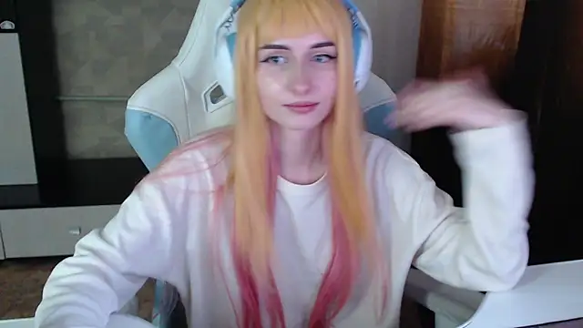 Cutti Crystal online show from 02-17-26, 03:14