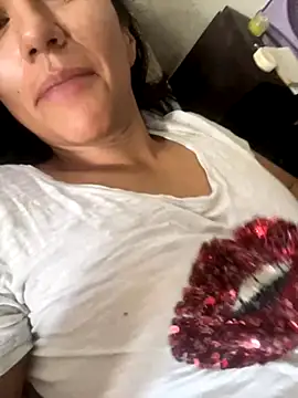 Snapshot of Huitaca_ chatting on 10-26-25, 02:23 Huitaca  online show from 10-26-25, 02:23